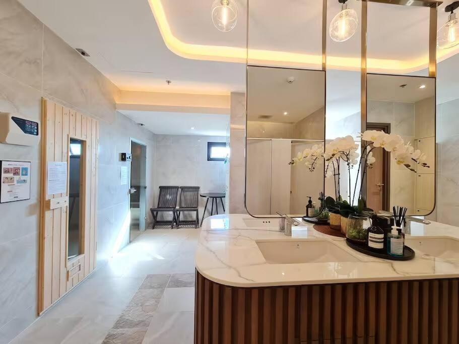 Astra Sky River High Floor,3 Bedrooms 97㎡ 山景房带浴缸 Chiang Mai Ngoại thất bức ảnh